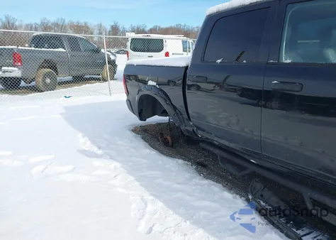 2017 Ram 1500 Express 4X4 5'7 Box z USA, uszkodzony, nr VIN 3C6RR7KT5HG618099